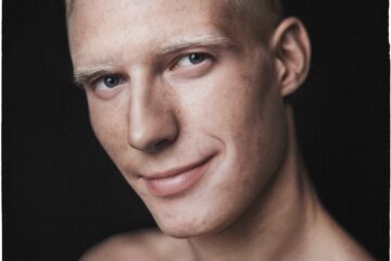 Ai generated portrait of a blond model with bare shoulders