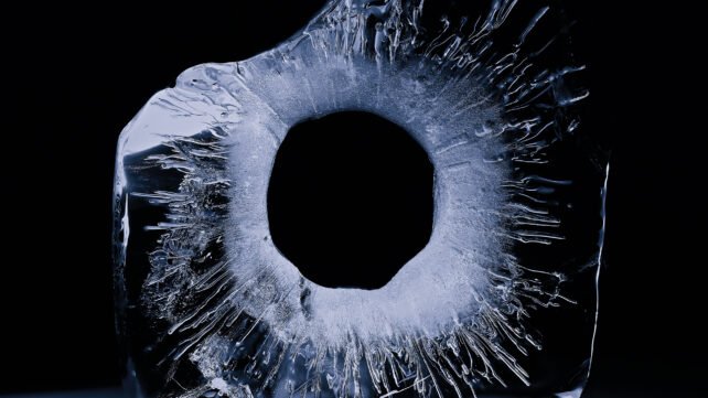 A New ‘Super Ice’ Is 10 Times Stronger, Bringing It Close to The Strength of Concrete