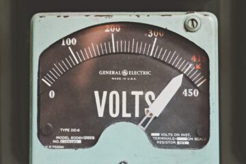 gray GE volt meter at 414
